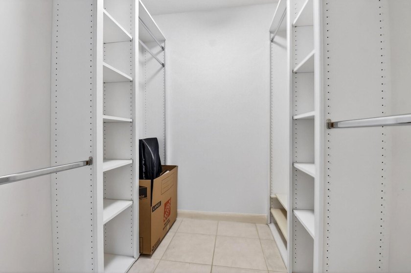 ***NEW ROOF***Welcome to this move-in ready, lake view, 2 BR, 2 - photo 10