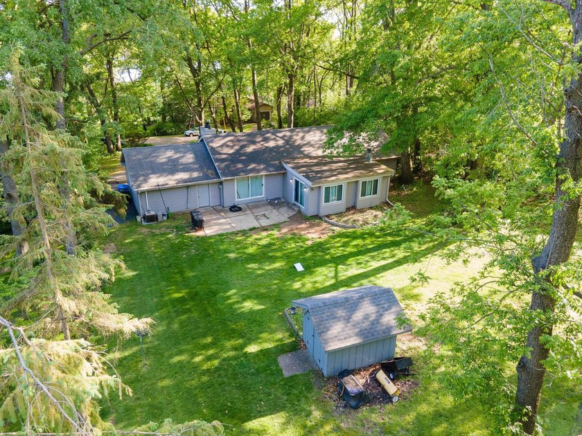 Location, location, location! Country living meets lake life - photo 30