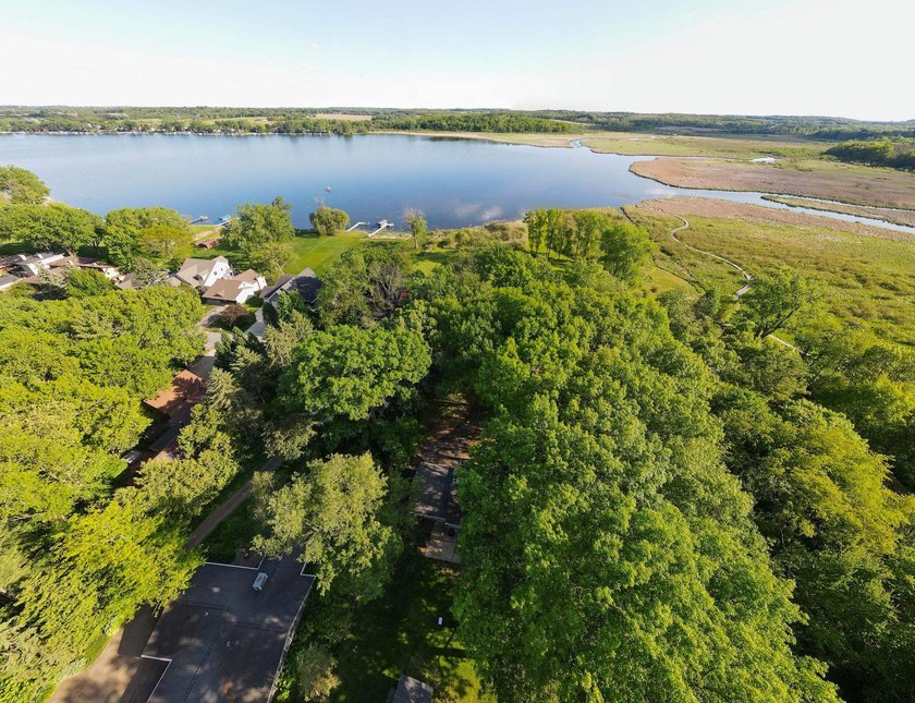 Location, location, location! Country living meets lake life - photo 32