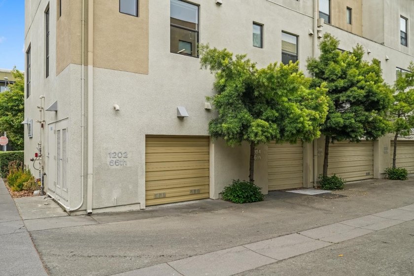 Welcome to 1202 66th St, a bright and modern end-unit tri-level - photo 26