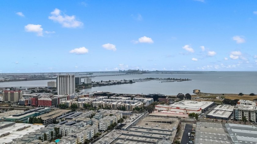 Welcome to 1202 66th St, a bright and modern end-unit tri-level - photo 27