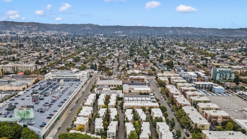 Welcome to 1202 66th St, a bright and modern end-unit tri-level - photo 28