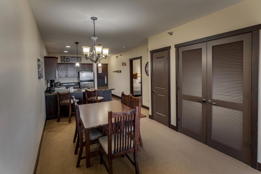 Sought after 4th floor, Lake View Condo at Chase on the Lake - photo 2