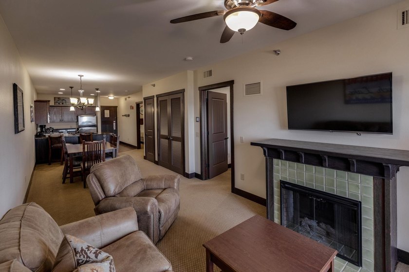 Sought after 4th floor, Lake View Condo at Chase on the Lake - photo 4