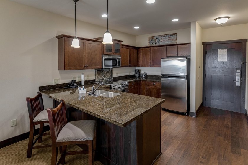 Sought after 4th floor, Lake View Condo at Chase on the Lake - photo 5