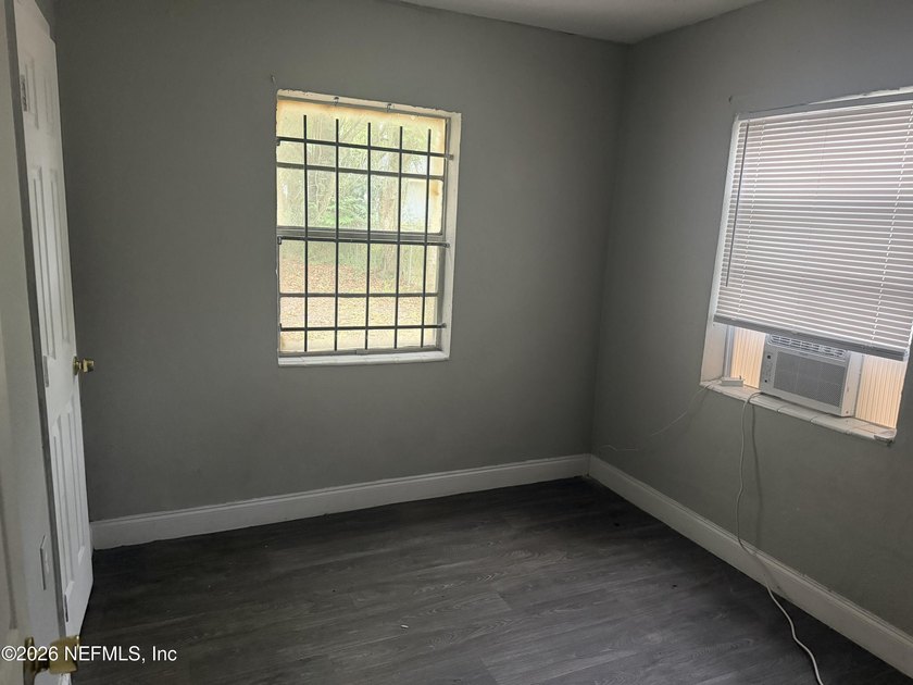 This duplex is a great investment opportunity with one unit - photo 7