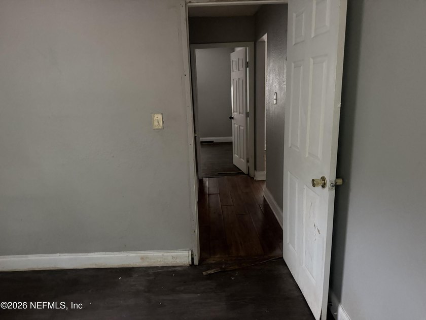 This duplex is a great investment opportunity with one unit - photo 8