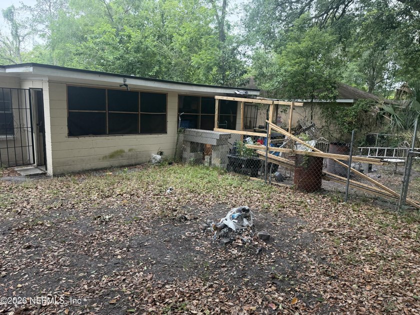 This duplex is a great investment opportunity with one unit - photo 9