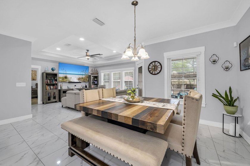 **UNDER CONTRACT WITH A 72 HOUR KICK OUT CLAUSE** This modern - photo 11