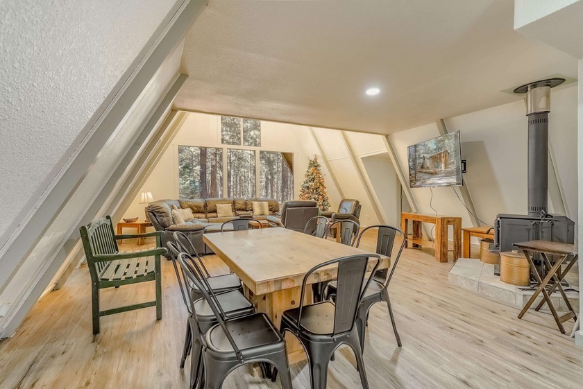 Welcome to 50 Knollwood Way, a quintessential A-frame chalet - photo 16