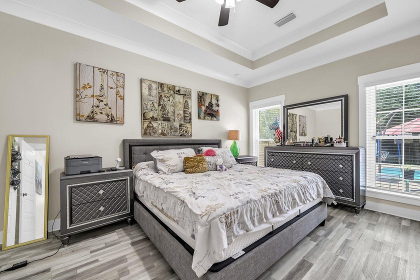 **UNDER CONTRACT WITH A 72 HOUR KICK OUT CLAUSE** This modern - photo 17