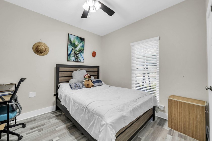 **UNDER CONTRACT WITH A 72 HOUR KICK OUT CLAUSE** This modern - photo 22