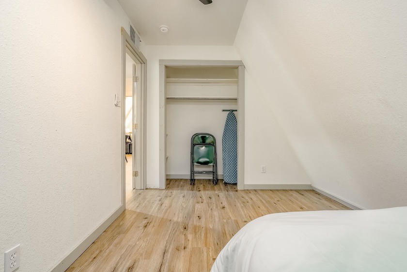 Welcome to 50 Knollwood Way, a quintessential A-frame chalet - photo 31