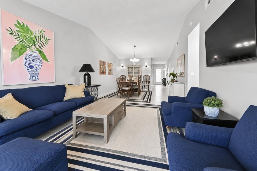 Beautifully updated 2-bedroom, 2-bath second-floor lakeview - photo 9