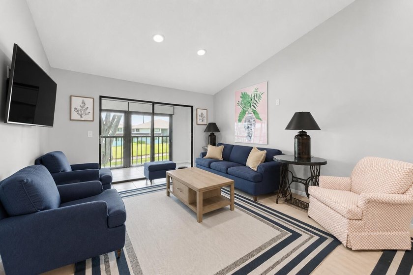 Beautifully updated 2-bedroom, 2-bath second-floor lakeview - photo 10