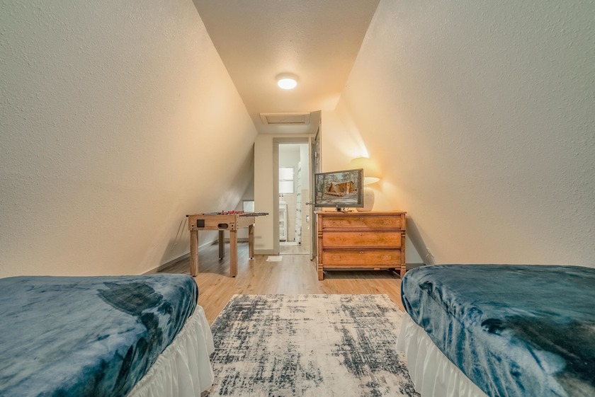 Welcome to 50 Knollwood Way, a quintessential A-frame chalet - photo 49