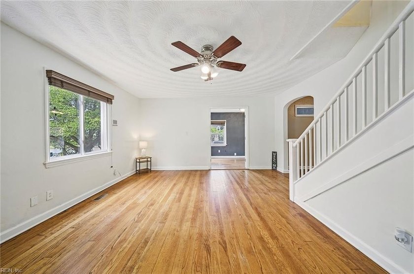 Charming Cape Cod in sought-after Monticello Village! This - photo 5
