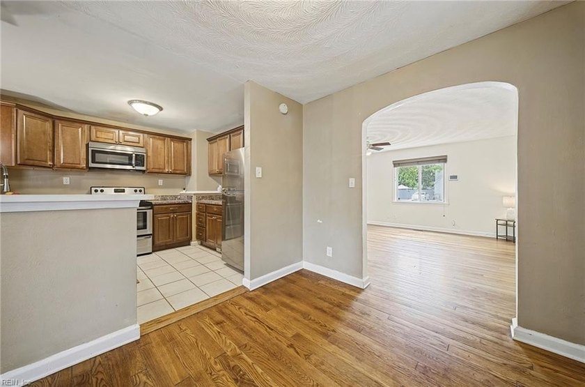 Charming Cape Cod in sought-after Monticello Village! This - photo 8