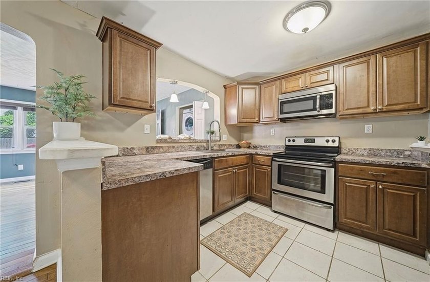 Charming Cape Cod in sought-after Monticello Village! This - photo 10