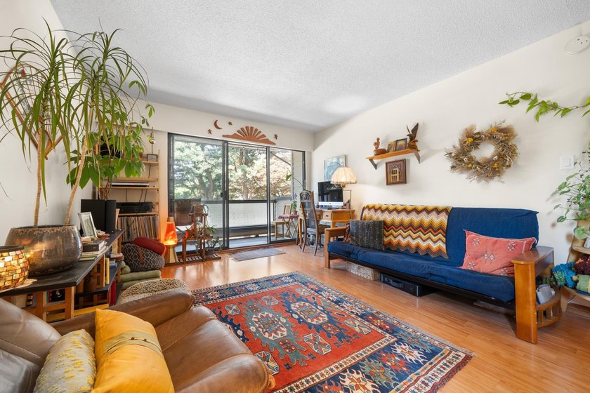 Welcome to Sunset West, a beautifully updated corner residence - photo 3