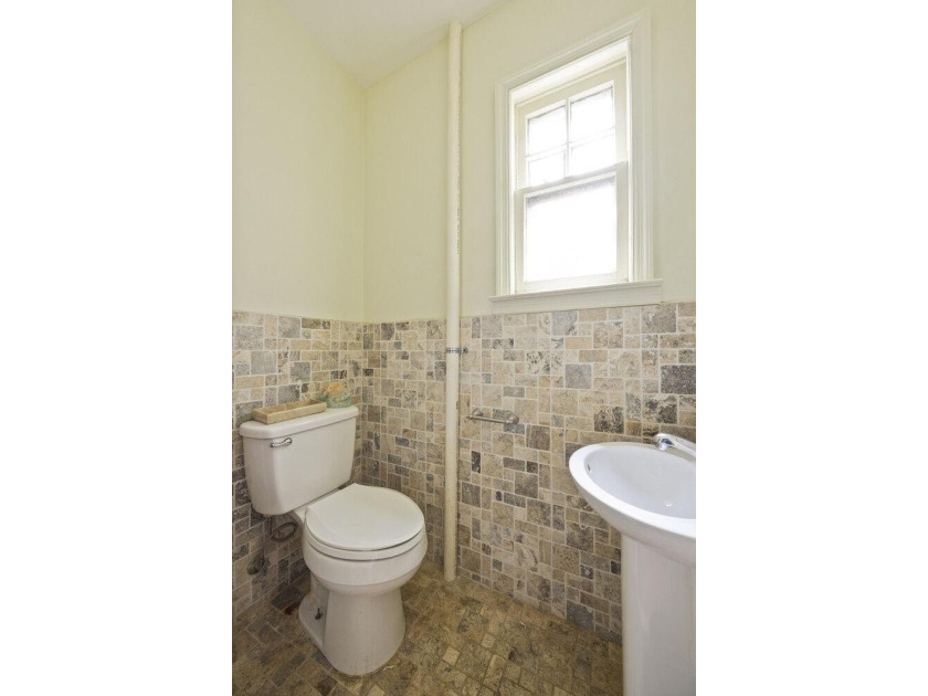 Welcome to 1570 Hendrickson Street, a charming townhouse - photo 11