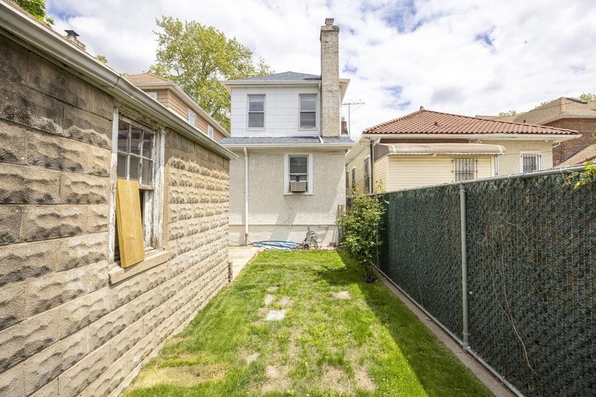 Welcome to 1570 Hendrickson Street, a charming townhouse - photo 13