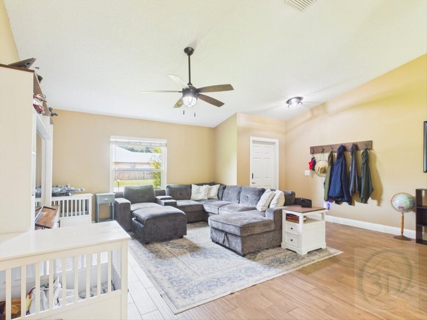 Come fall in love with this gorgeous 3 bedroom, 2 bath, 2 car - photo 3