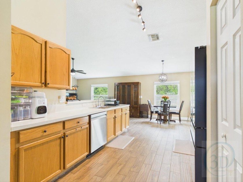 Come fall in love with this gorgeous 3 bedroom, 2 bath, 2 car - photo 4