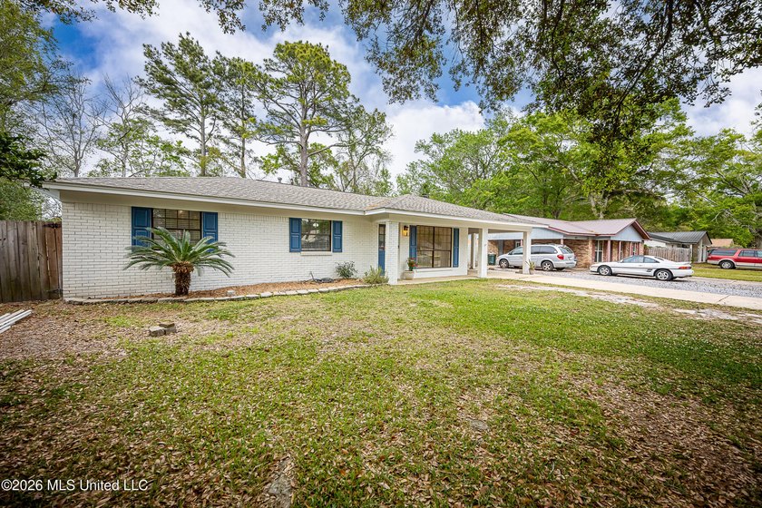 GOLF CART DISTRICT, CLOSE TO DOWNTOWN! Bring your golf cart to - photo 4