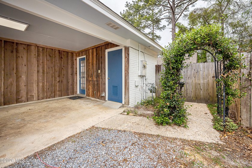 GOLF CART DISTRICT, CLOSE TO DOWNTOWN! Bring your golf cart to - photo 8