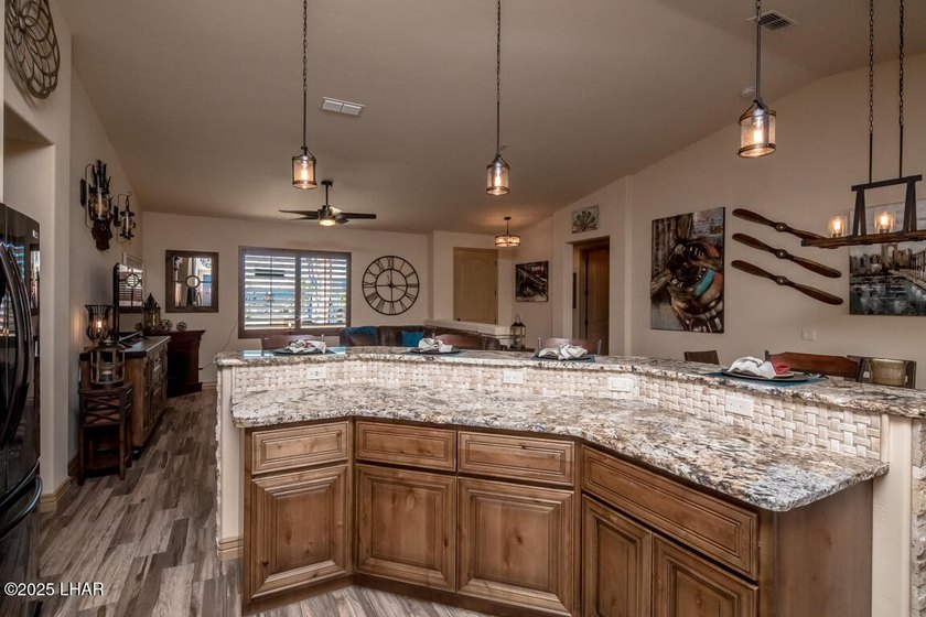 'MODEL HOME ON YOUR LEVEL LOT'. 3400 Square Feet Under Roofes - photo 15