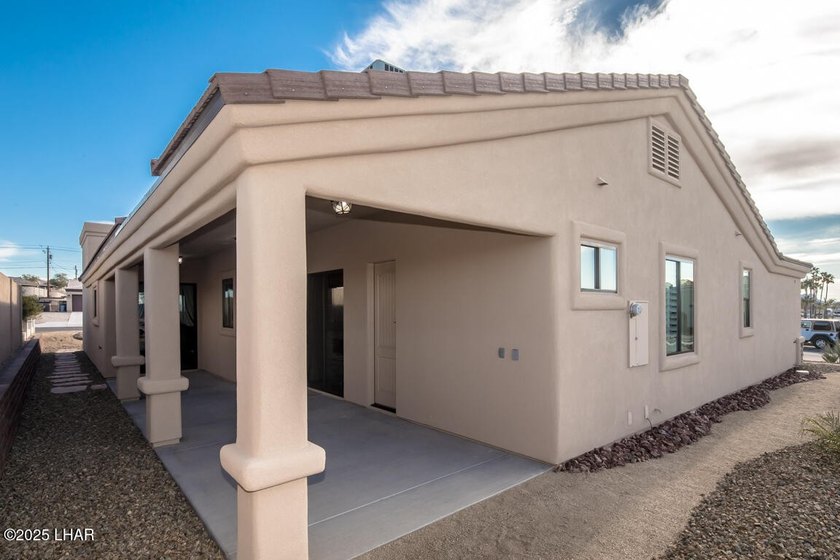 'MODEL HOME ON YOUR LEVEL LOT'. 3400 Square Feet Under Roofes - photo 23