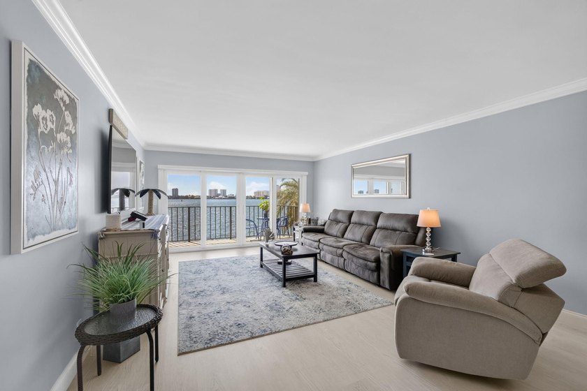 Experience exceptional waterfront living in this beautifully - photo 7