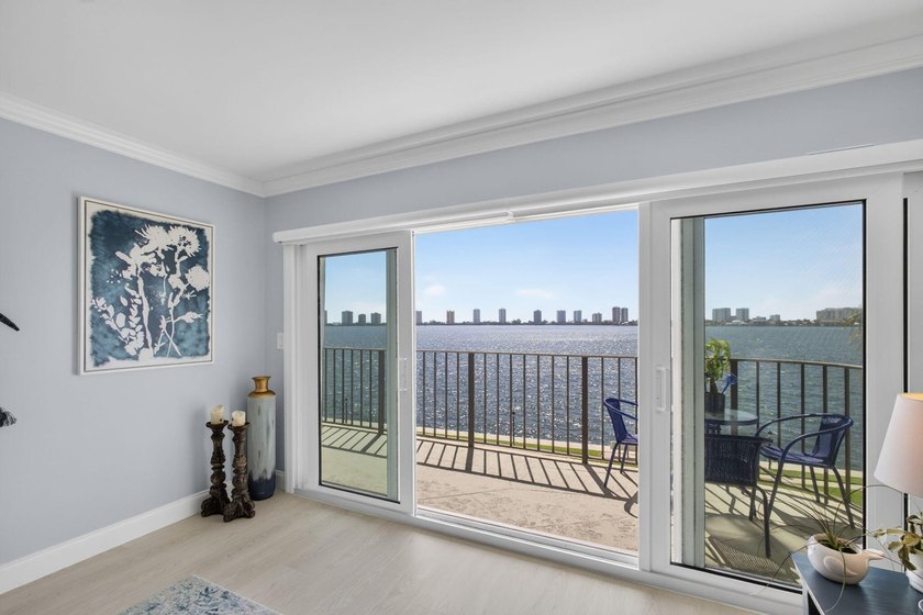 Experience exceptional waterfront living in this beautifully - photo 8