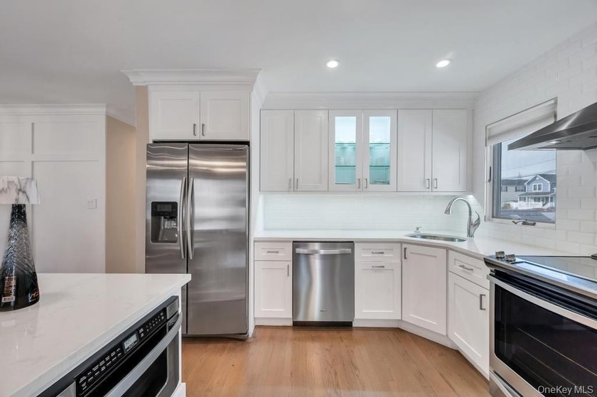Welcome to 256 Division Street in Massapequa - a fully renovated - photo 14