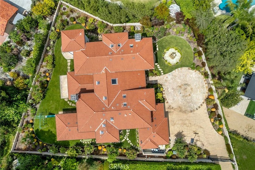 This ultra-private, gated custom estate offers a rare - photo 5