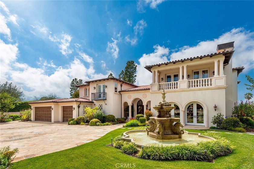 This ultra-private, gated custom estate offers a rare - photo 6
