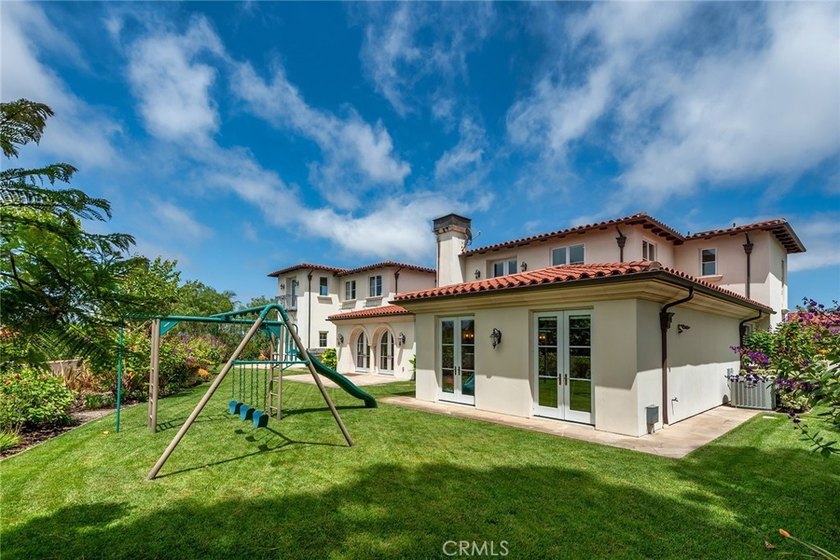 This ultra-private, gated custom estate offers a rare - photo 9