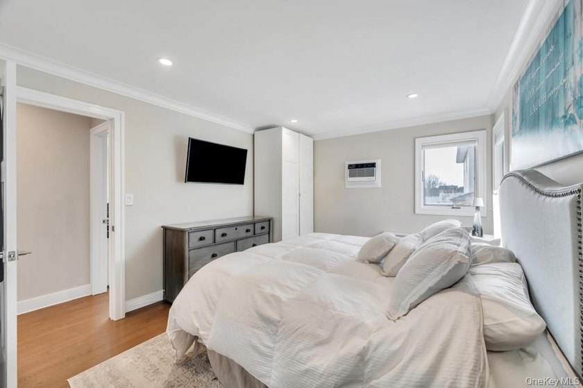 Welcome to 256 Division Street in Massapequa - a fully renovated - photo 20