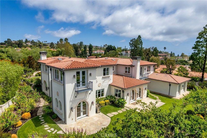 This ultra-private, gated custom estate offers a rare - photo 10
