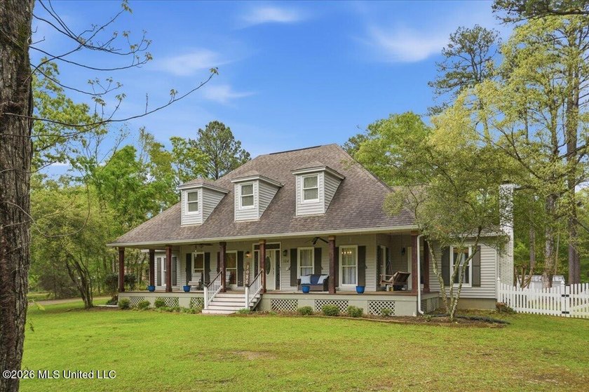 Welcome to 104 Quail Hollow Place--an incredible opportunity to - photo 5