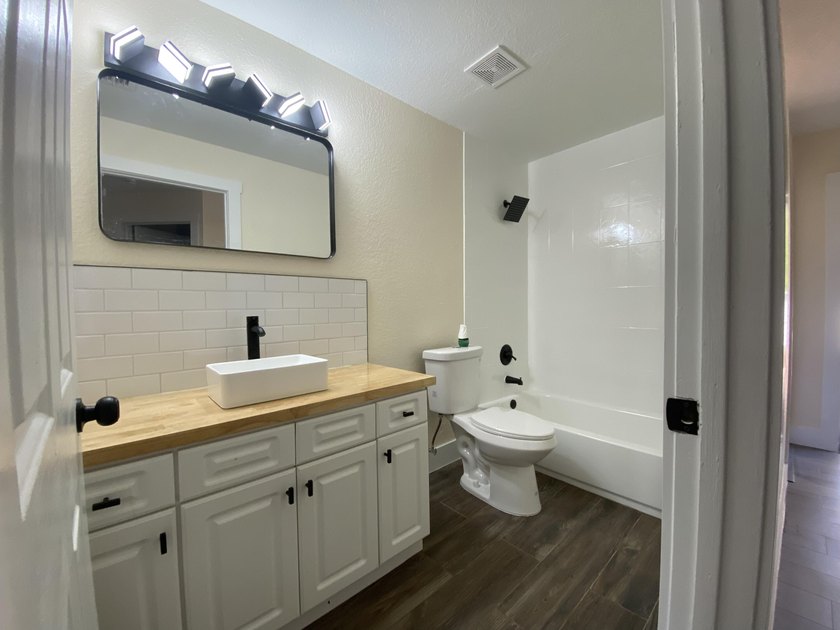 AVAILABLE FOR IMMEDIATE SALE - Updated 4-bedroom, 2-bath - photo 6