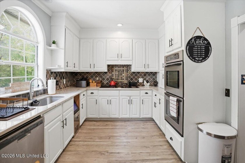 Welcome to 104 Quail Hollow Place--an incredible opportunity to - photo 8