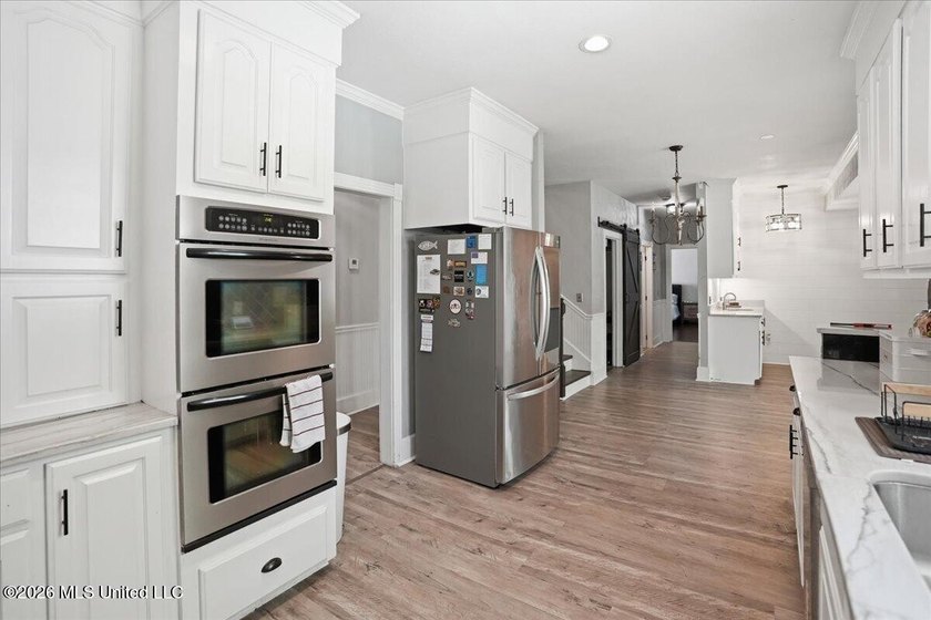 Welcome to 104 Quail Hollow Place--an incredible opportunity to - photo 10
