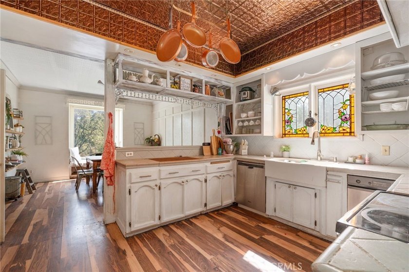 Nestled in the scenic mountains of Crestline, this inviting home - photo 14