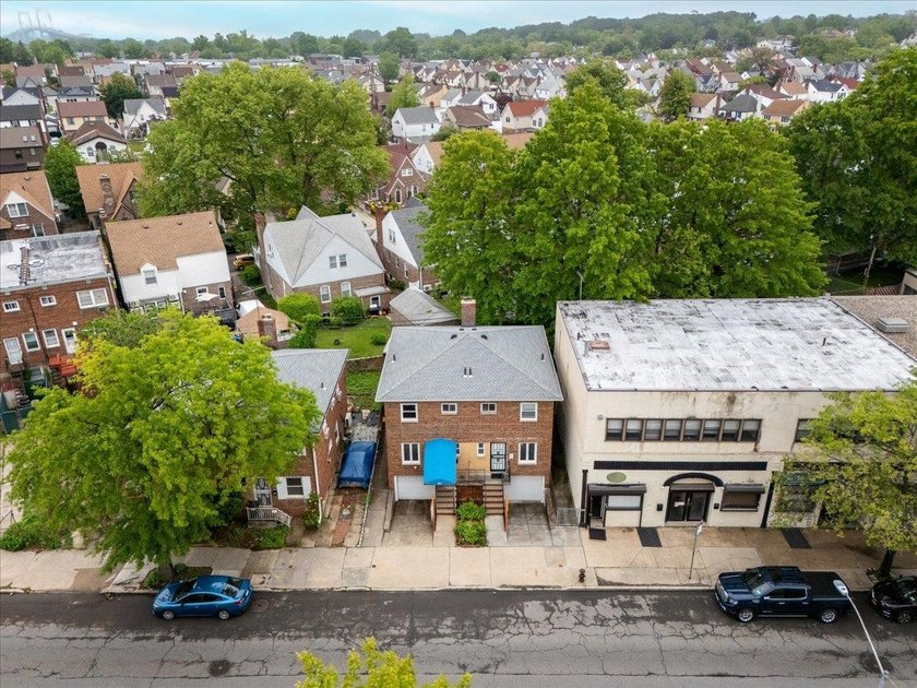 Welcome to 25-33 Francis Lewis Boulevard , Whitestone. This - photo 16