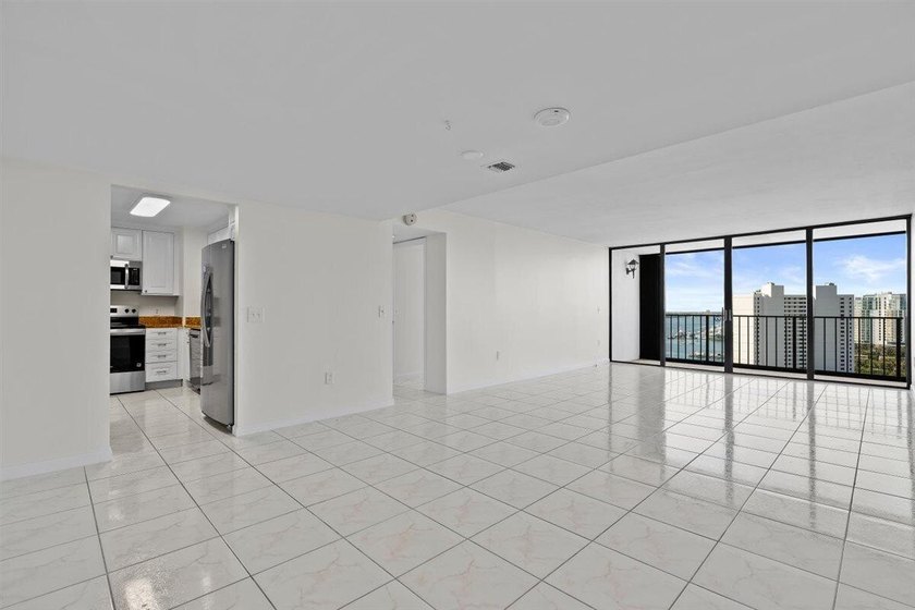 2 bedroom 2 bath condo with views of the Atlantic Ocean - photo 8