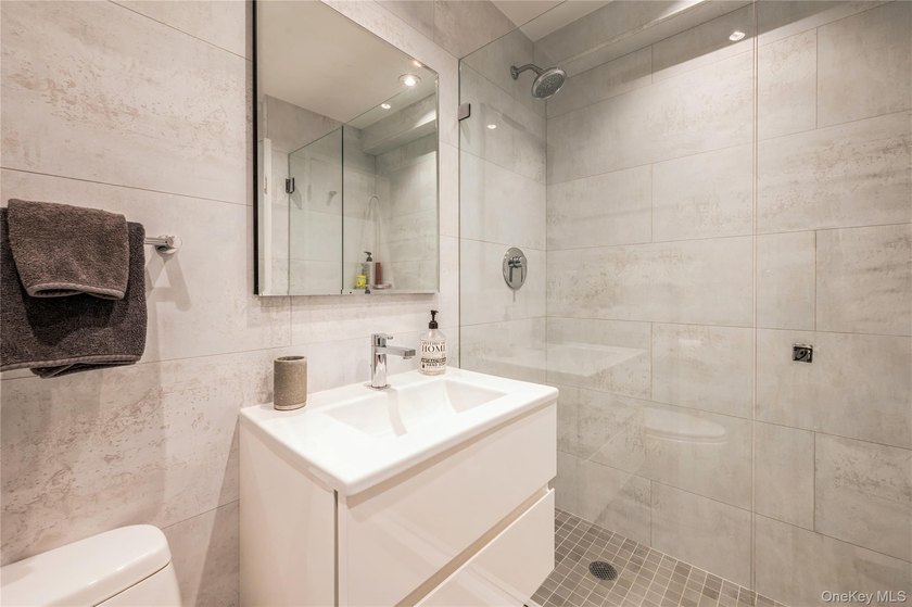 Private Riverfront Townhome with Luxury Condo Amenities - photo 20