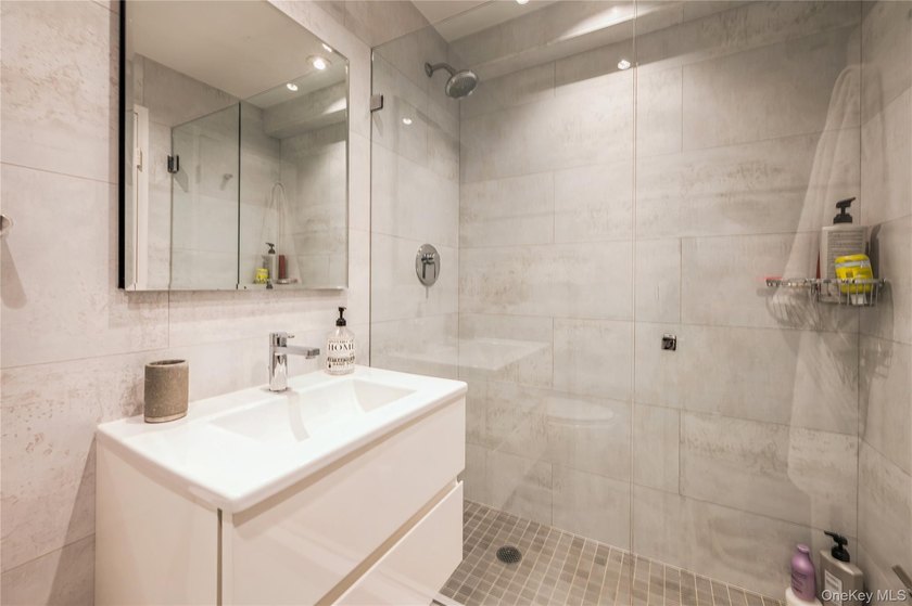 Private Riverfront Townhome with Luxury Condo Amenities - photo 21