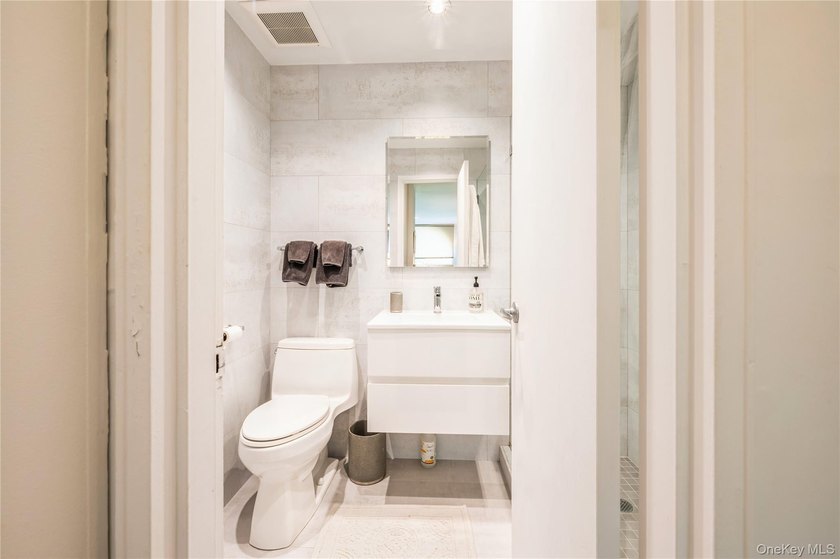 Private Riverfront Townhome with Luxury Condo Amenities - photo 22